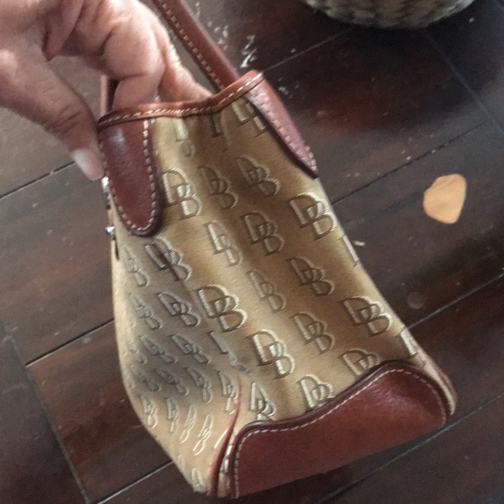 Dooney and Bourke purse - Picture 3 of 10